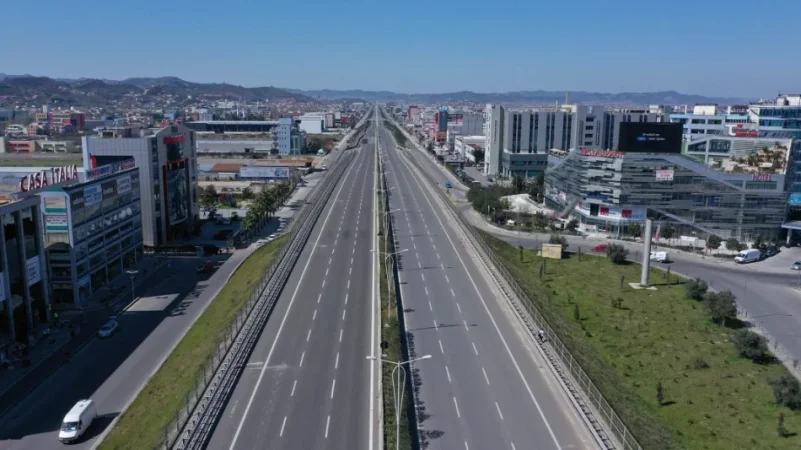 Tirane, shitet truall , 2.400 m² 288.000 € (Autostrada Tirane Durres)