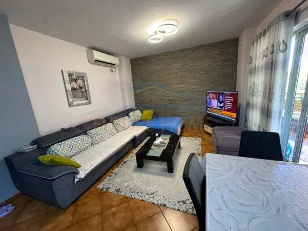 Tirane, shitet apartament 3+1+Ballkon Kati 4, 123 m² 300.000 € (pallati me shigjeta)