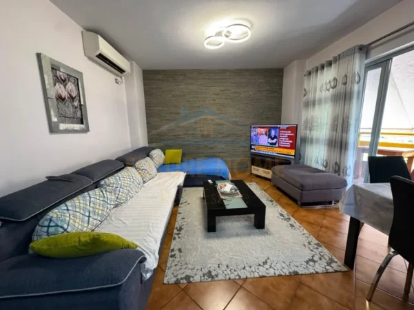 Tirane, shitet apartament 3+1+Ballkon Kati 4, 123 m² 300.000 € (pallati me shigjeta)