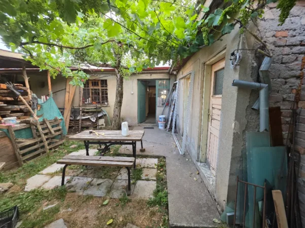 Korce, shitet aktivitet biznesi , 600 m² (Rruga e Drenoves - comando arena)