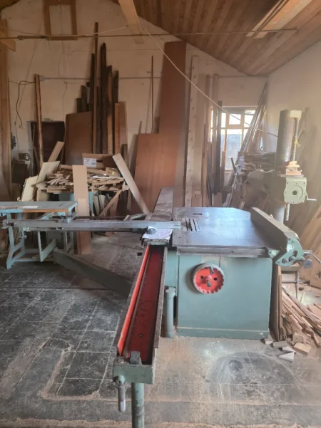 Korce, shitet aktivitet biznesi , 600 m² (Rruga e Drenoves - comando arena)