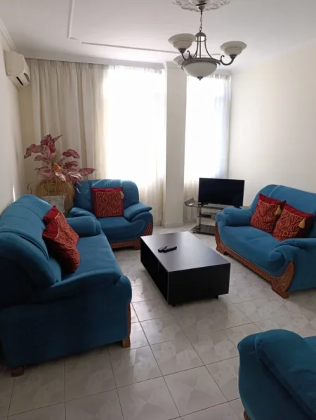 Tirane, jepet me qera apartament 2+1 Kati 4, 100 m² 650 € (Ali Demi)