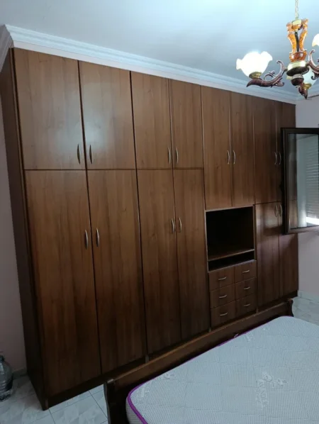 Tirane, jepet me qera apartament 2+1 Kati 4, 100 m² 650 € (Ali Demi)