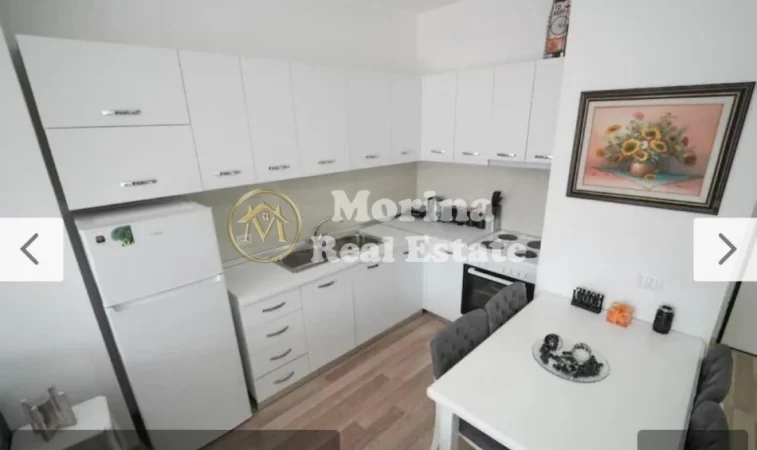 Tirane, jepet me qera apartament 1+1 Kati 2, 750 euro ( Qender)