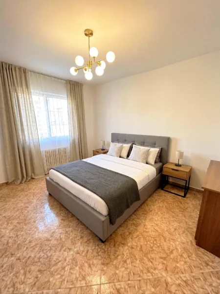 Tirane, jepet me qera apartament 1+1 Kati 5, 65 m² 400 € (Tek sheshi i Kinostudios, Rruga Aleksander Moisiu)