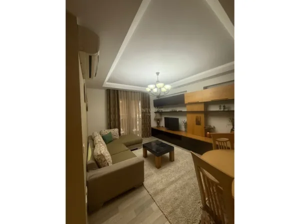 Tirane, jepet me qera apartament 2+1 Kati 2, 84 m² 650 € (Parkim Reshit Petrela)