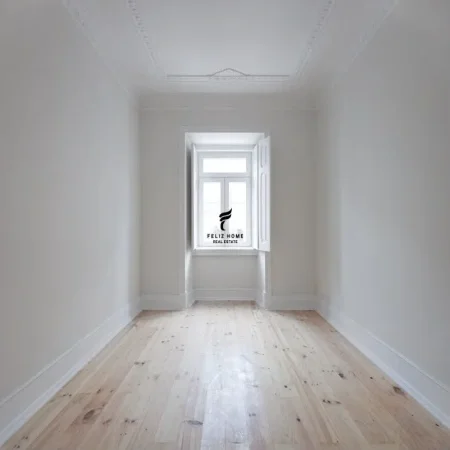 Tirane, jepet me qera dyqan Kati 0, 15 m² 450 € (URA E NISHARAKUT)