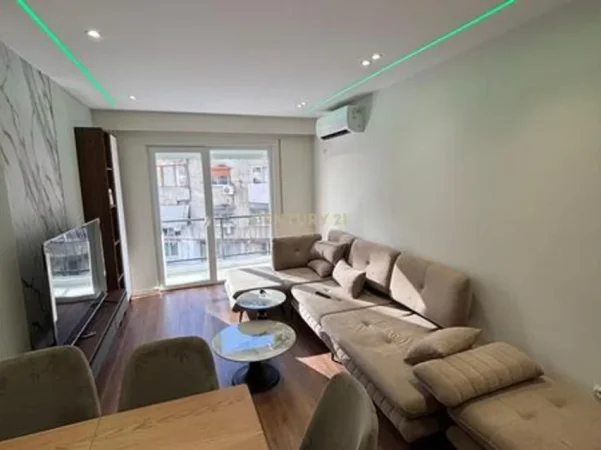Tirane, jepet me qera apartament 1+1 Kati 2, 75 m² 650 € (Niket Dardani)