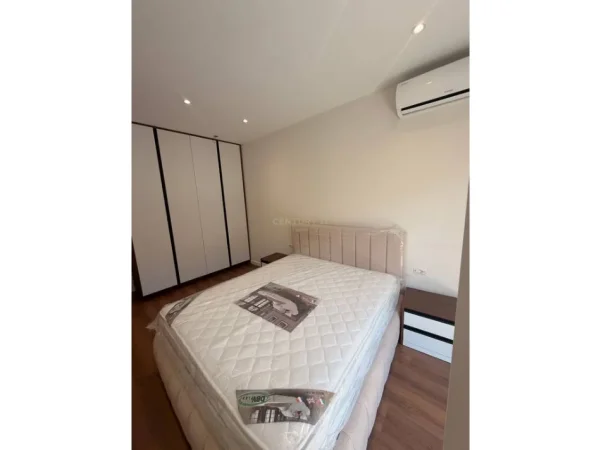 Tirane, jepet me qera apartament 2+1 Kati 2, 90 m² 900 € (Niket Dardani)