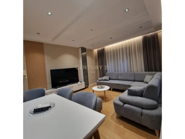 Tirane, jepet me qera apartament 3+1 Kati 2, 120 m² 800 € (Venue)