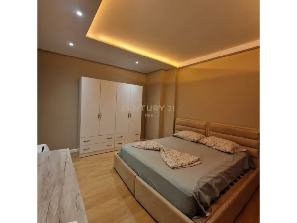Tirane, jepet me qera apartament 3+1 Kati 2, 120 m² 800 € (Venue)