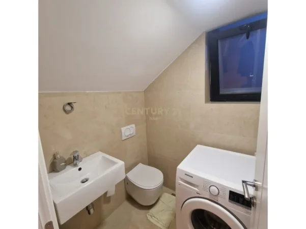 Tirane, jepet me qera apartament 3+1 Kati 2, 120 m² 800 € (Venue)