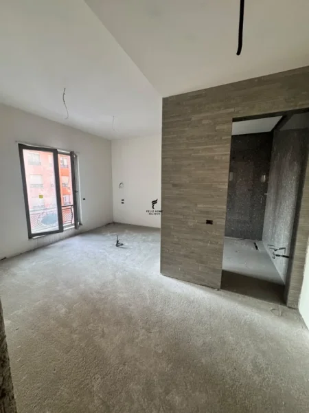 Tirane, jepet me qera zyre Kati 3, 250 m² 2.500 € (RRUGA E KAVAJES)