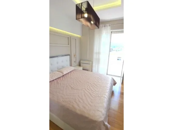 Tirane, shitet apartament 2+1 Kati 4, 96 m² 260.000 € (Liqeni i Thate)