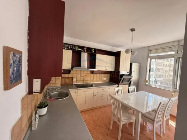 Tirane, jepet me qera 2+1 Kati 4, 98 m² (Myslym Shyri)