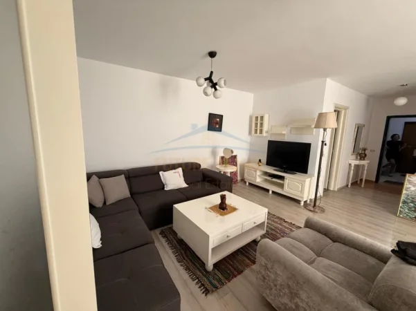 Tirane, jepet me qera 2+1 Kati 4, 98 m² (Myslym Shyri)