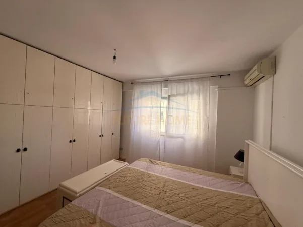 Tirane, jepet me qera 2+1 Kati 4, 98 m² (Myslym Shyri)
