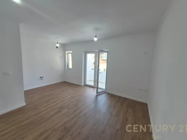 Tirane, shes apartament 1+1 Kati 3, 61 m² 160.000 € (Rruga Thanas Ziko)