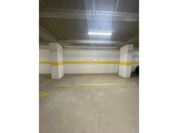 Shqiperi, shitet garazh | post parkimi Kati -2, 33 m² 37.000 € (Rruga Ifran Tomini)