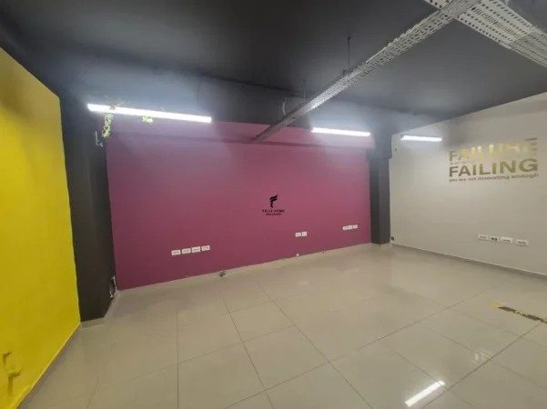 Tirane, jepet me qera zyre Kati 5, 258 m² 2.300 € (SELVIA)