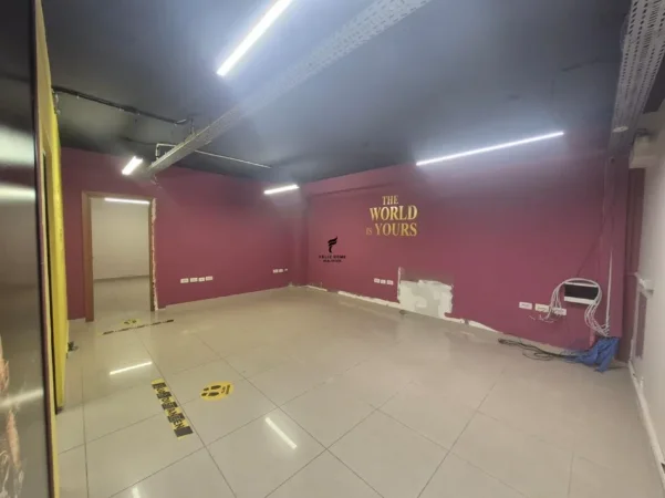 Tirane, jepet me qera zyre Kati 5, 258 m² 2.300 € (SELVIA)