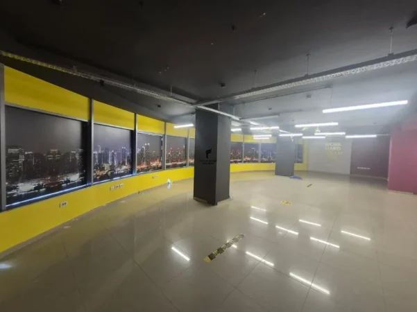 Tirane, jepet me qera zyre Kati 5, 258 m² 2.300 € (SELVIA)