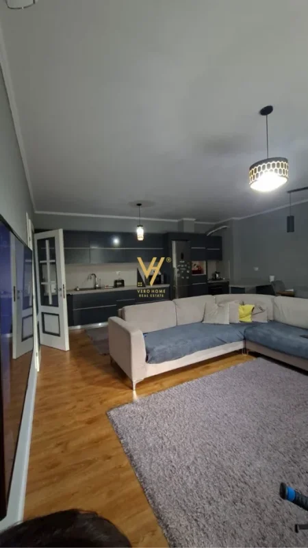 Tirane, jepet me qera apartament 2+1+Ballkon Kati 3, 120 m² 820 € (DON BOSKO)