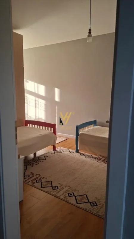 Tirane, jepet me qera apartament 2+1+Ballkon Kati 3, 120 m² 820 € (DON BOSKO)