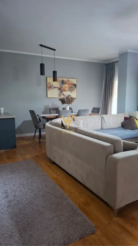 Tirane, jepet me qera apartament 2+1+Ballkon Kati 3, 120 m² 820 € (DON BOSKO)
