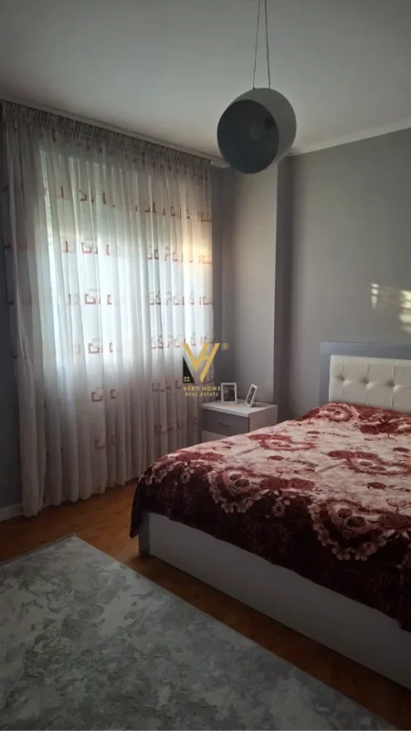 Tirane, jepet me qera apartament 2+1+Ballkon Kati 3, 120 m² 820 € (DON BOSKO)