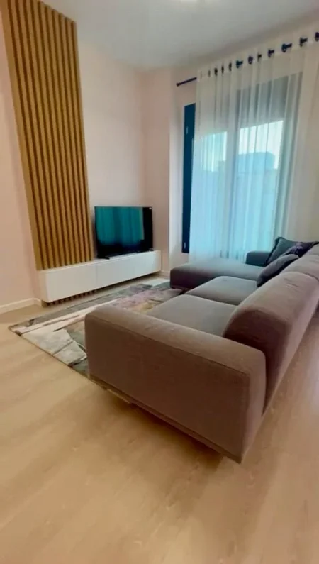 Tirane, jepet me qera apartament 1+1+Ballkon Kati 2, 75 m² 900 € (Rruga e Kosovareve)