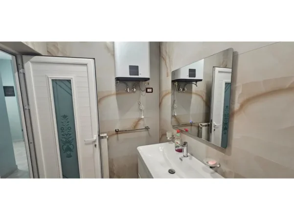 Tirane, jepet me qera Vile 2+1 Kati 1, 180 m² 800 € (Ali demi)