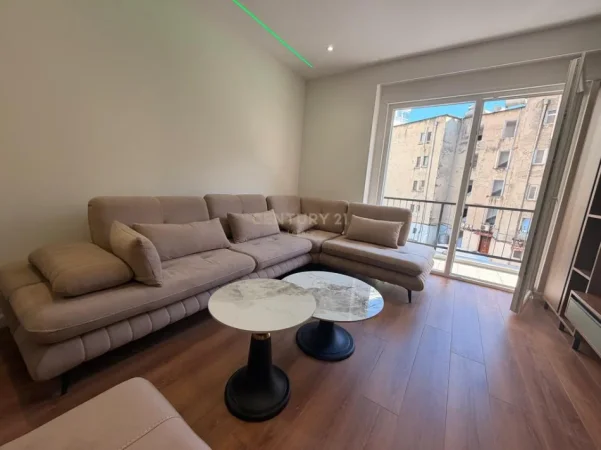 Tirane, jepet me qera apartament 2+1+Ballkon Kati 2, 90 m² 900 € (Shkolla Niket Dardani)