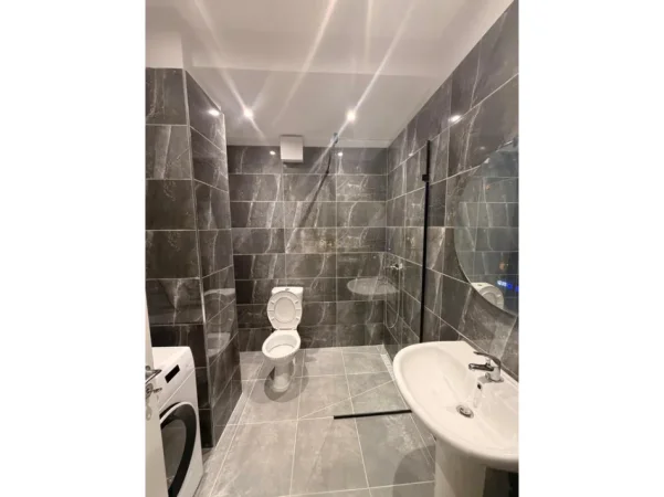 Tirane, jepet me qera apartament 2+1+Ballkon Kati 2, 90 m² 900 € (Shkolla Niket Dardani)