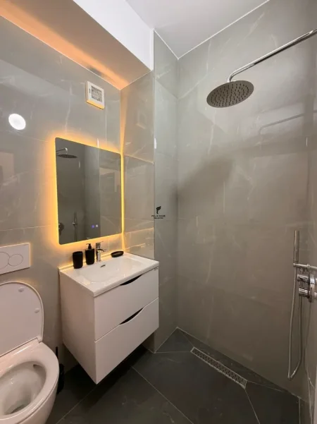 Tirane, jepet me qera zyre Kati 1, 130 m² 1.000 € (SELVIA)