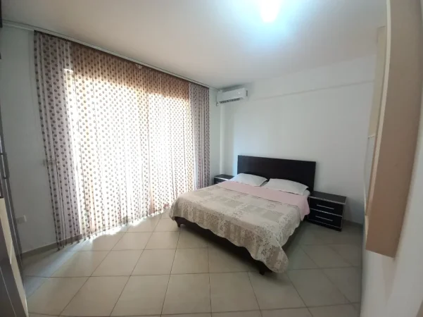 Tirane, jepet me qera apartament 1+1 Kati 3, 64 m² 400 € (Casa Italia)