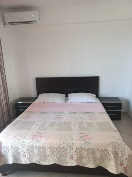 Tirane, jepet me qera apartament 1+1 Kati 3, 64 m² 400 € (Casa Italia)