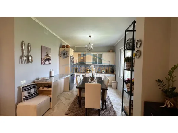 Tirane, shitet apartament 2+1+Ballkon Kati 2, 123 m² 280.000 € (KOPSHTI BOTANIK)