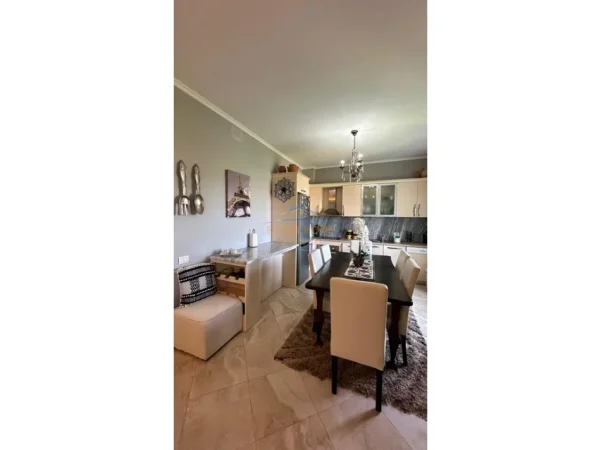 Tirane, shitet apartament 2+1+Ballkon Kati 2, 123 m² 280.000 € (KOPSHTI BOTANIK)