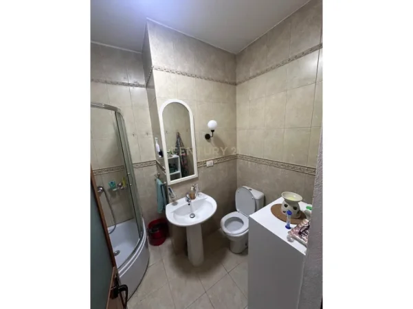 Tirane, jepet me qera apartament 2+1 Kati 4, 90 m² 750 € 
