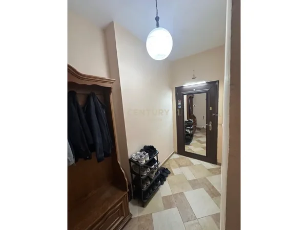 Tirane, jepet me qera apartament 2+1 Kati 4, 90 m² 750 € 