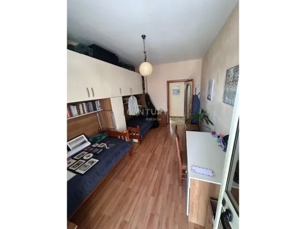 Tirane, jepet me qera apartament 2+1 Kati 4, 90 m² 750 € 