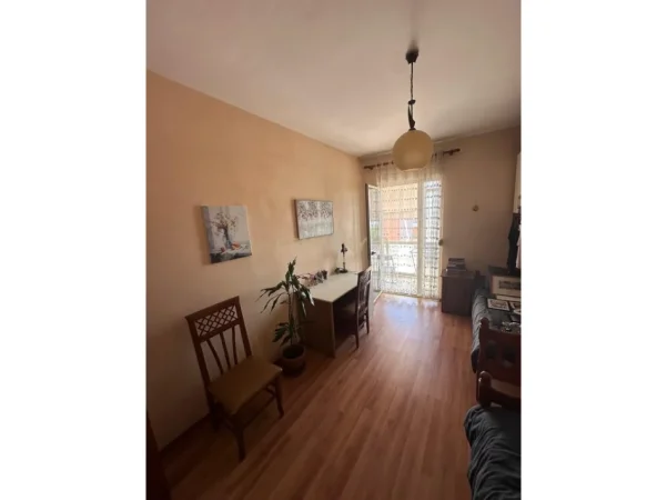 Tirane, jepet me qera apartament 2+1 Kati 4, 90 m² 750 € 