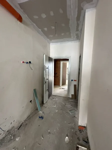 Tirane, shitet apartament 1+1 Kati 7, 47 m² 110.000 € (RRUGA E KAVAJES)