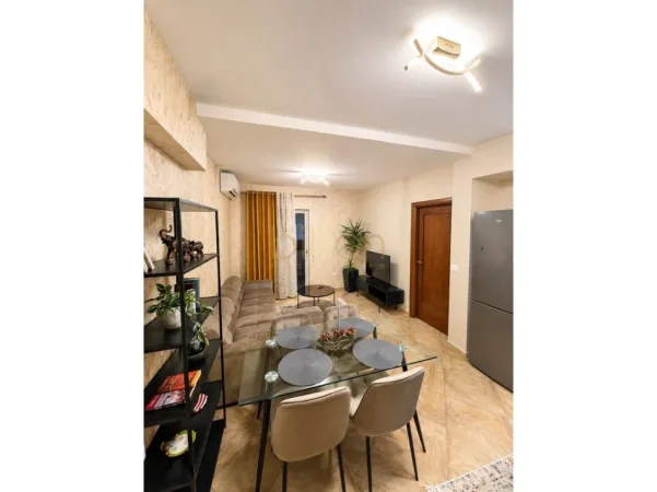 Tirane, jepet me qera apartament 1+1 Kati 7, 70 m² 550 € (RRUGA BARRIKADAVE),Billion4947