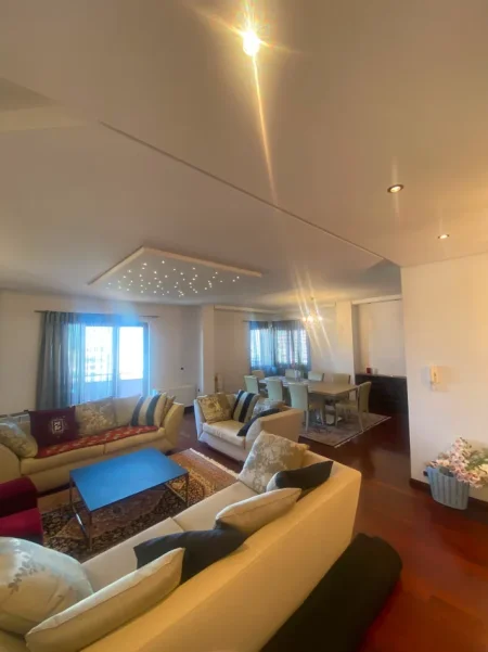 Tirane, jepet me qera ambjent biznesi Kati 10, 370 m² 5.000 € (ish blloku)