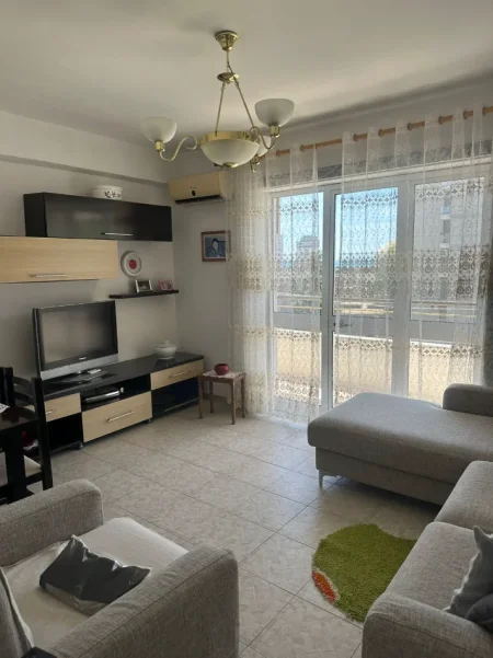 Durres, jepet me qera apartament 2+1+Ballkon Kati 6, 100 m² 280 € (Përballë Gropës Arkeologjike)
