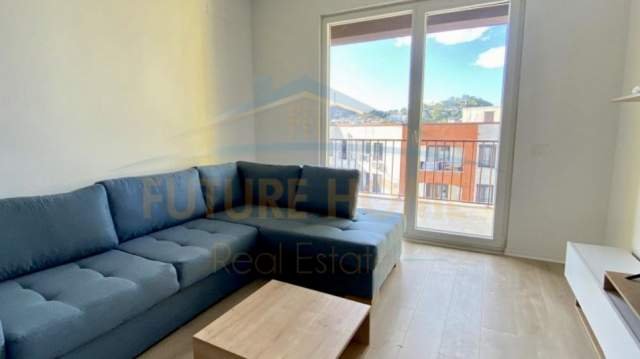 Tirane, jepet me qera apartament 2+1 Kati 8, 102 m² 450 Euro (Komlpeksi Geand Gallery)