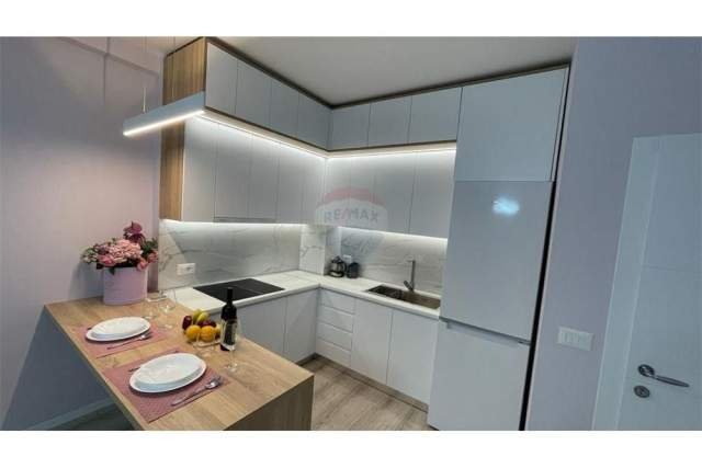 Tirane, jepet me qera apartament 1+1 72 m² 650 Euro (Stadiumi Qemal Stafa)