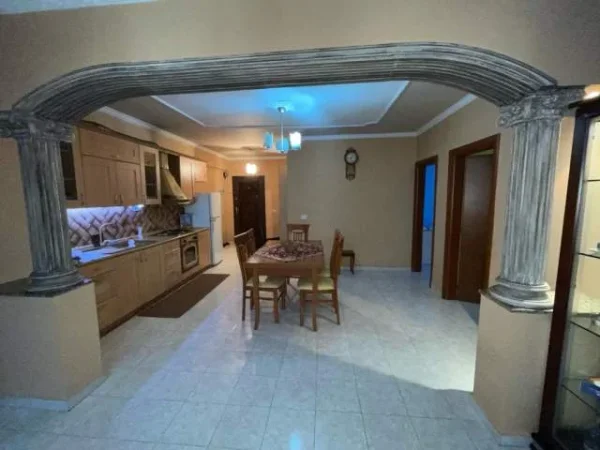 Tirane, ofert apartament 2+1 120 m² 500 Euro (Laprake)